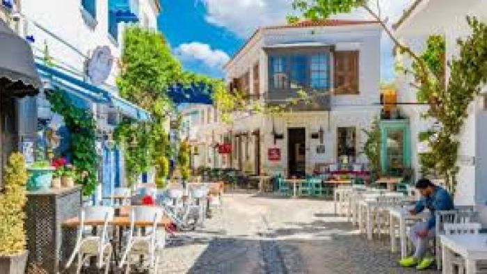 Ege’de Tatil Planlarken Çeşme Neden İlk Sıralarda Yer Alıyor?